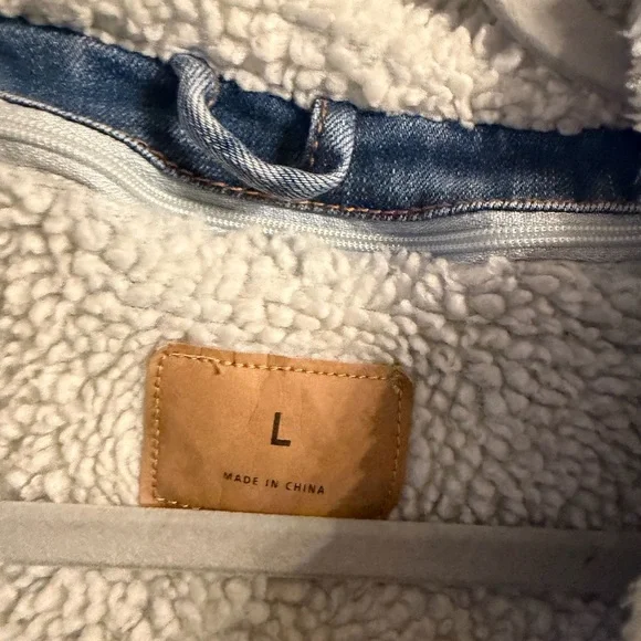 Taylor Swift 1989 Light Blue Denim Jacket with Sherpa Lining - Picture 3 of 5